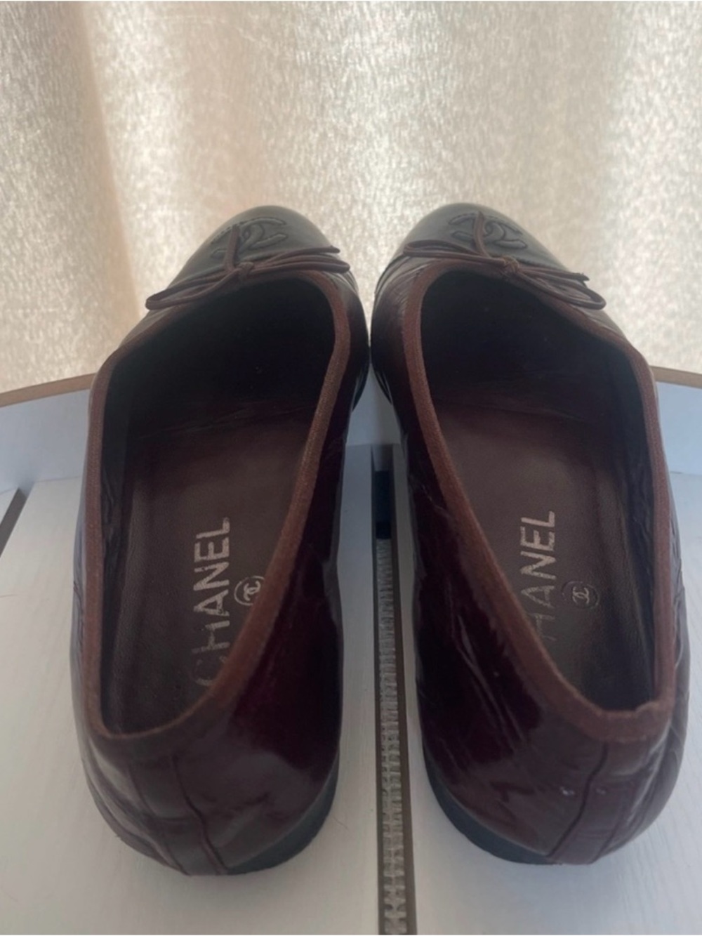 CHANEL Burgundy and Black Leather Cap-Toe Ballet Flats - Picture 2 of 8